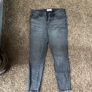 Everlane mid rise stretchy skinny Jean.